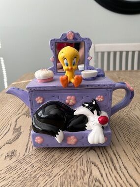 Vintage Warner Bros. Tweety & Sylvester Lavender Ceramic Teapot